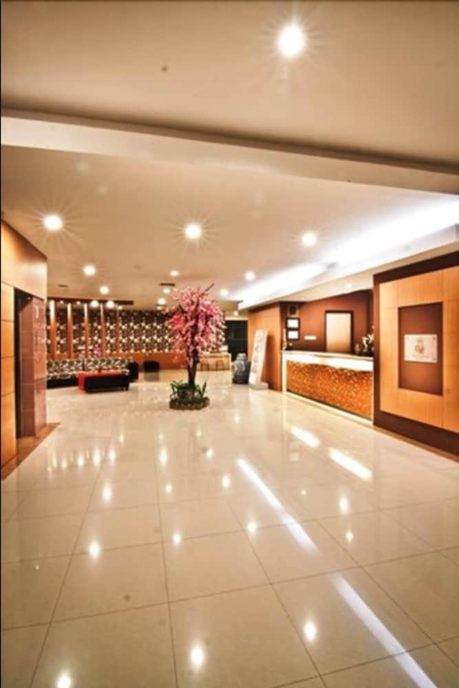 Parkside Mandarin Hotel Pekalongan Exterior foto
